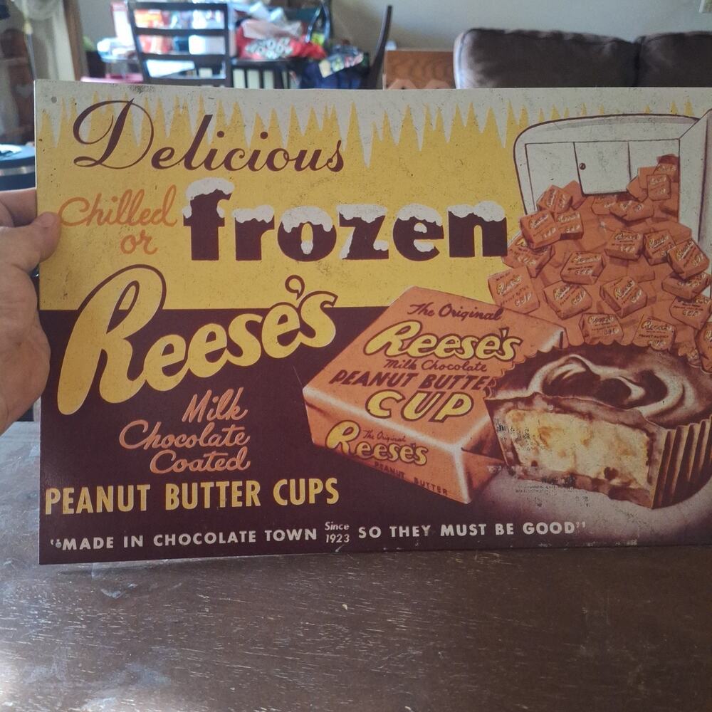 VINTAGE 1999 HERSHEY REESE'S PEANUT BUTTER CUP 16"X10" METAL SIGN ADVERTISING